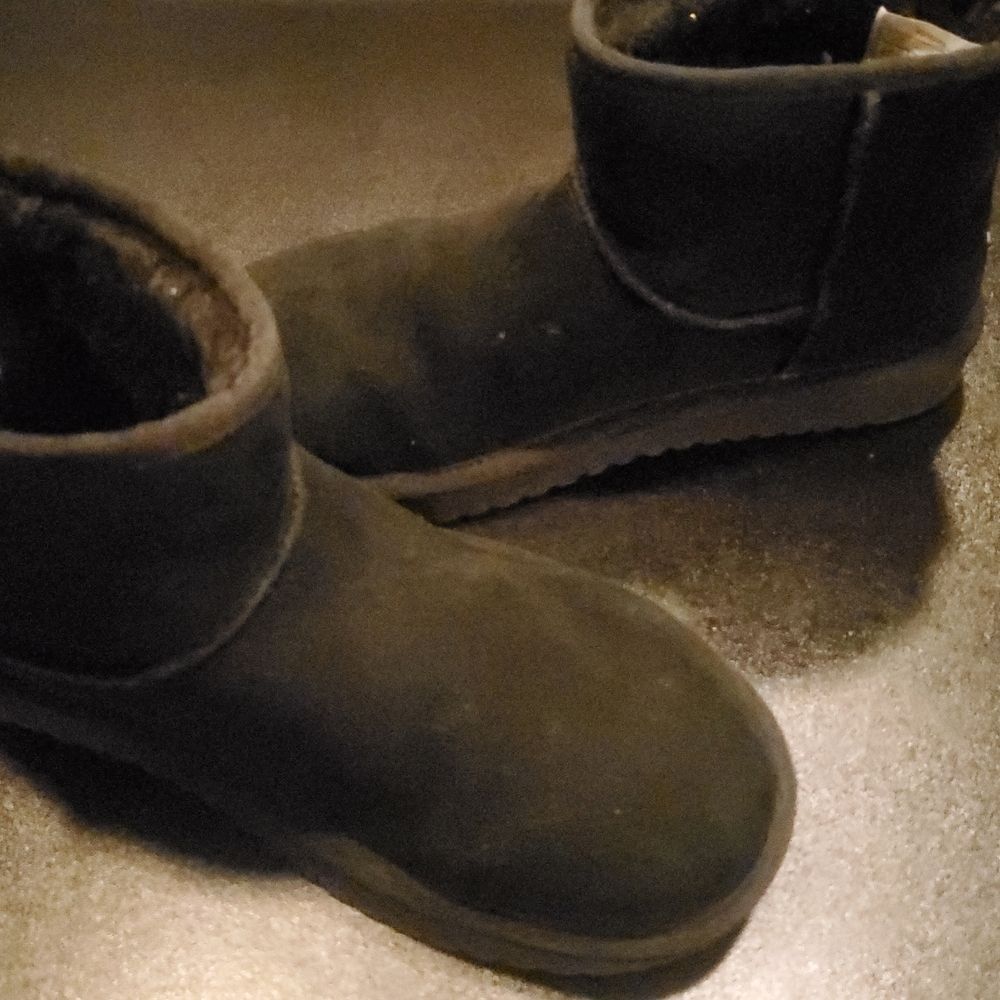 Koolaburra BY UGG Black Koola Short & Mini Size 7